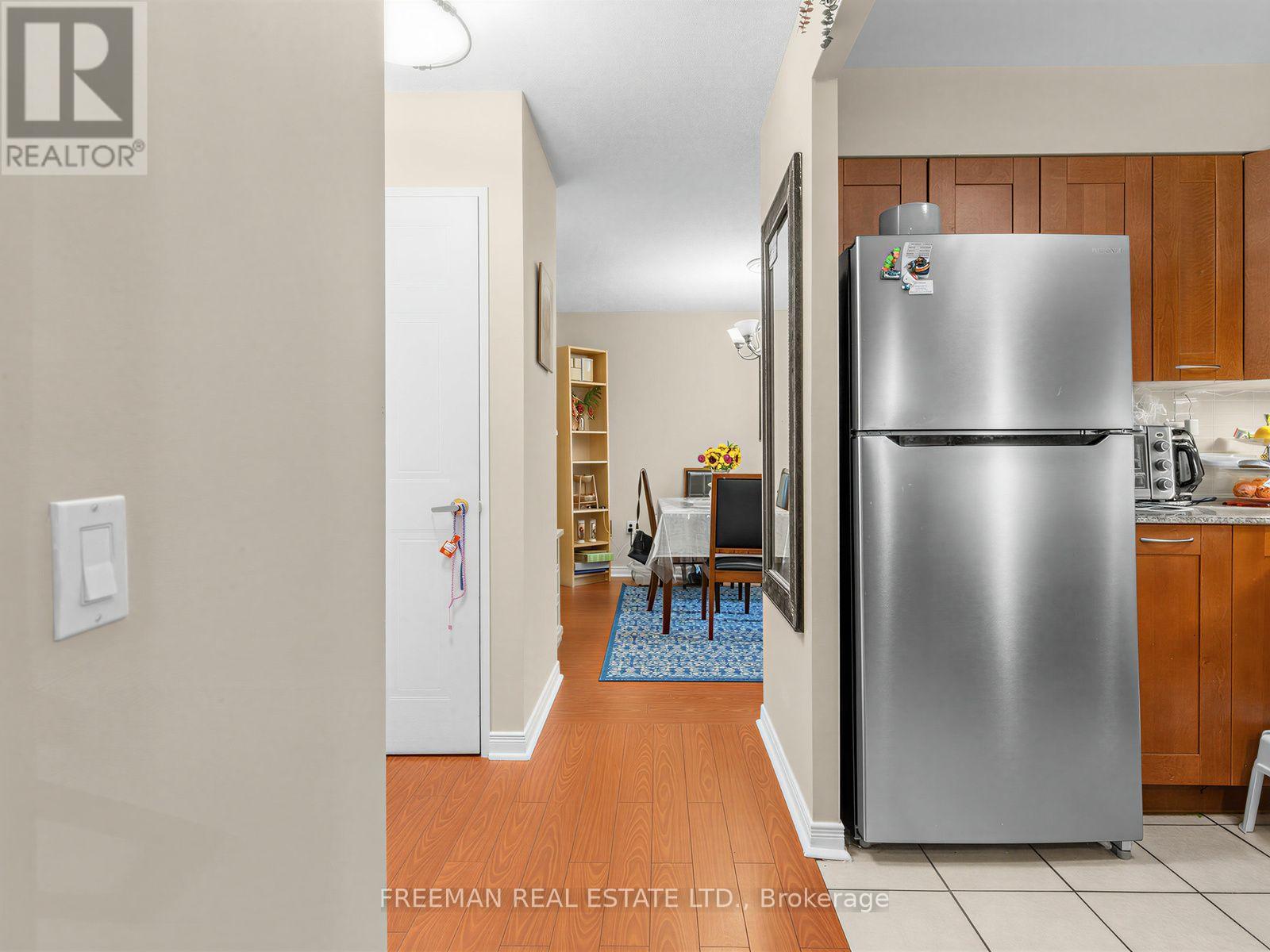 910 - 11 Thorncliffe Park Drive, Toronto, Ontario  M4H 1P3 - Photo 10 - C13679480