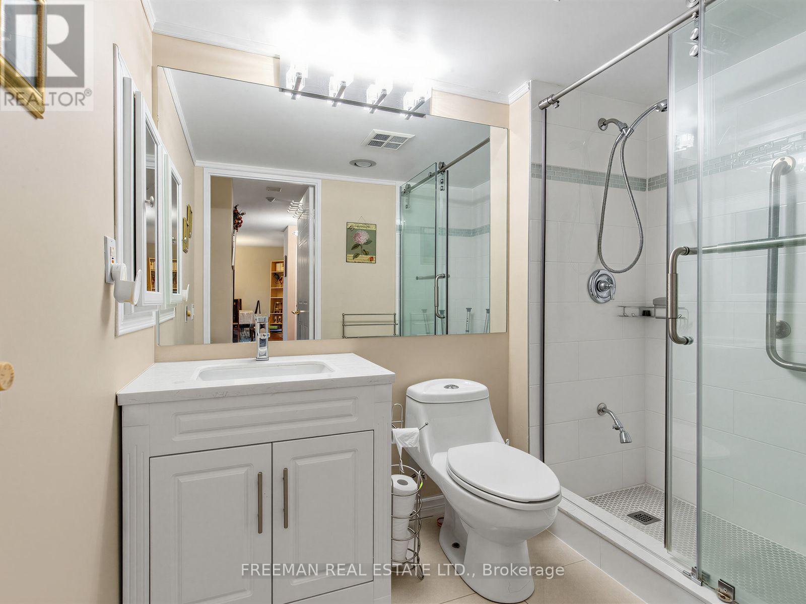 910 - 11 Thorncliffe Park Drive, Toronto, Ontario  M4H 1P3 - Photo 13 - C13679480
