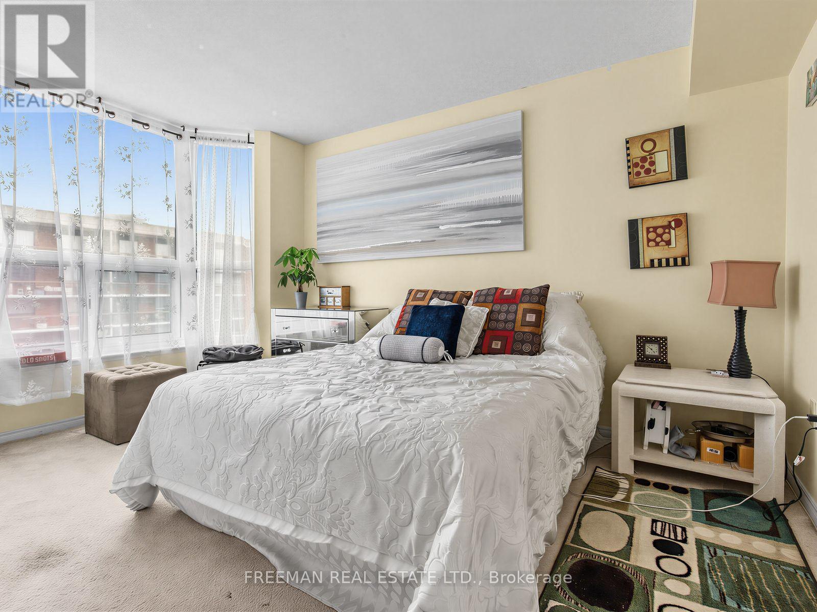 910 - 11 Thorncliffe Park Drive, Toronto, Ontario  M4H 1P3 - Photo 16 - C13679480