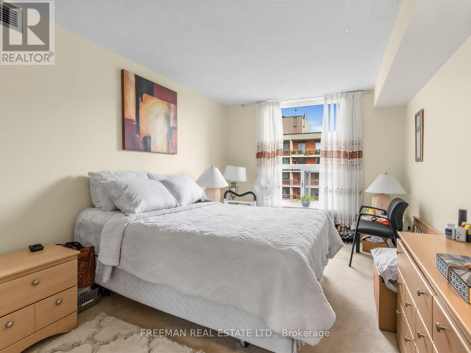 910 - 11 Thorncliffe Park Drive, Toronto, Ontario  M4H 1P3 - Photo 15 - C13679480