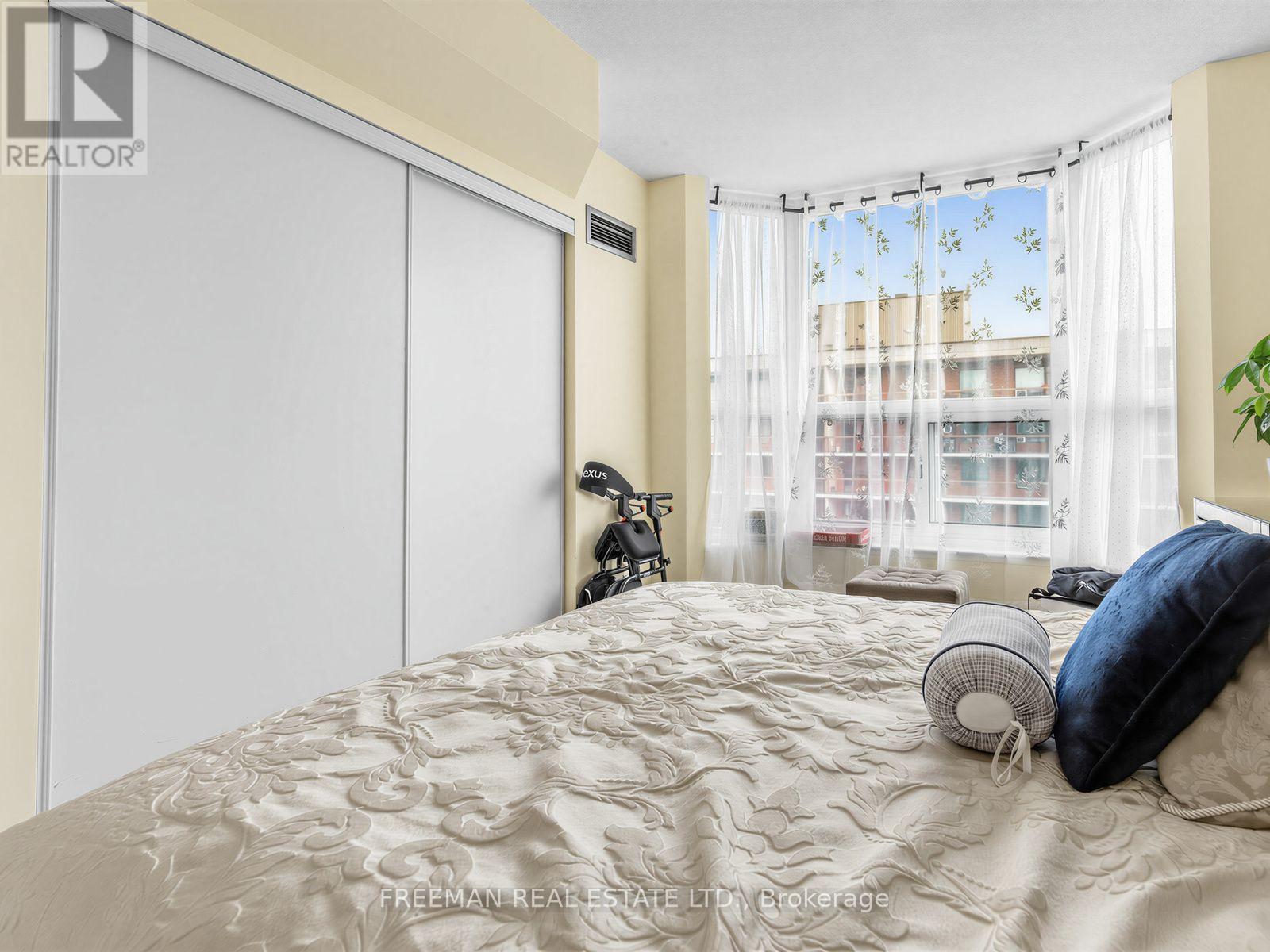 910 - 11 Thorncliffe Park Drive, Toronto, Ontario  M4H 1P3 - Photo 17 - C13679480