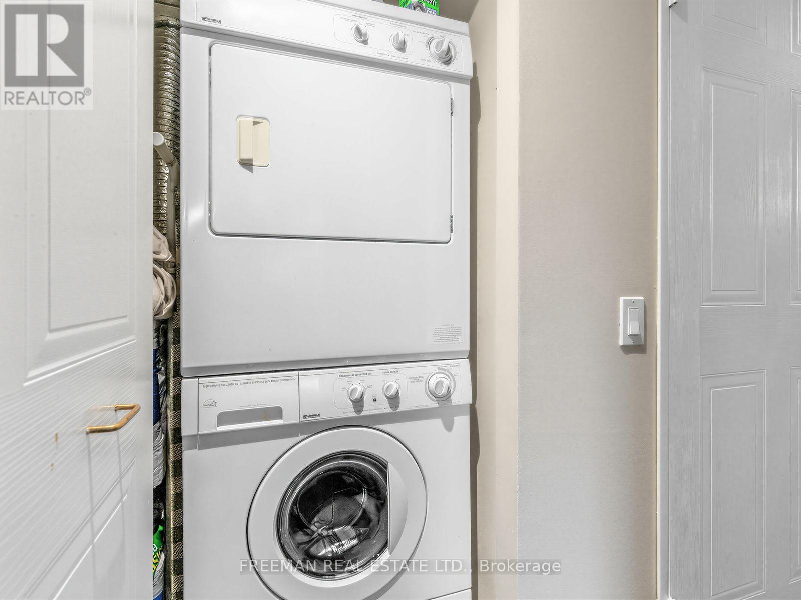910 - 11 Thorncliffe Park Drive, Toronto, Ontario  M4H 1P3 - Photo 18 - C13679480