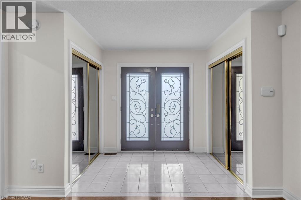 1398 Winterberry Drive, Burlington, Ontario  L7P 4T4 - Photo 8 - 40863706