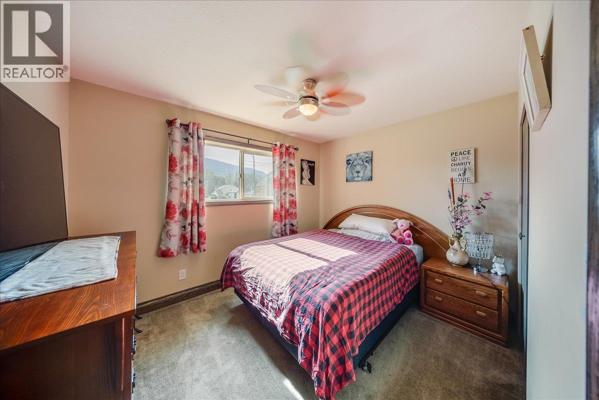 2129 Raspberry Road, Castlegar, British Columbia  V1N 4T6 - Photo 30 - 10400574