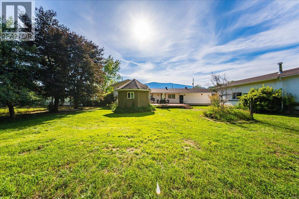 2129 Raspberry Road, Castlegar, British Columbia  V1N 4T6 - Photo 12 - 10400574