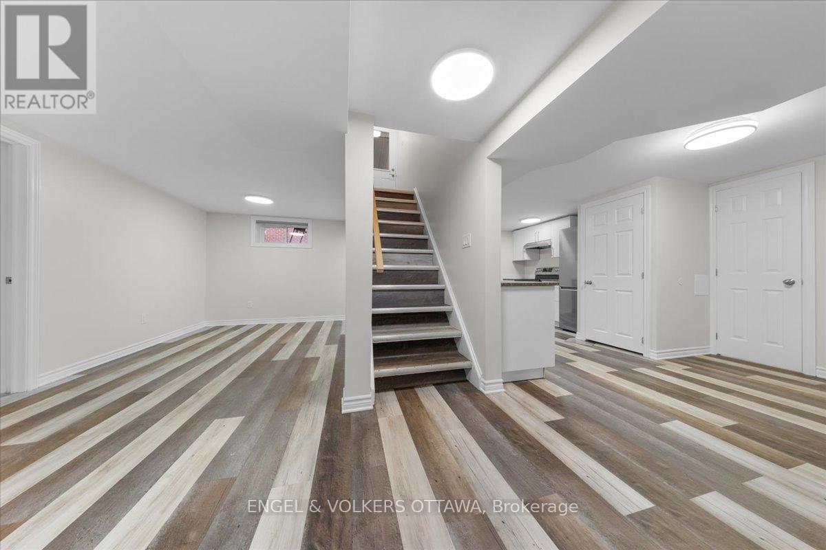 B - 616 Browning Avenue, Ottawa, Ontario  K1G 0T9 - Photo 3 - X13791188