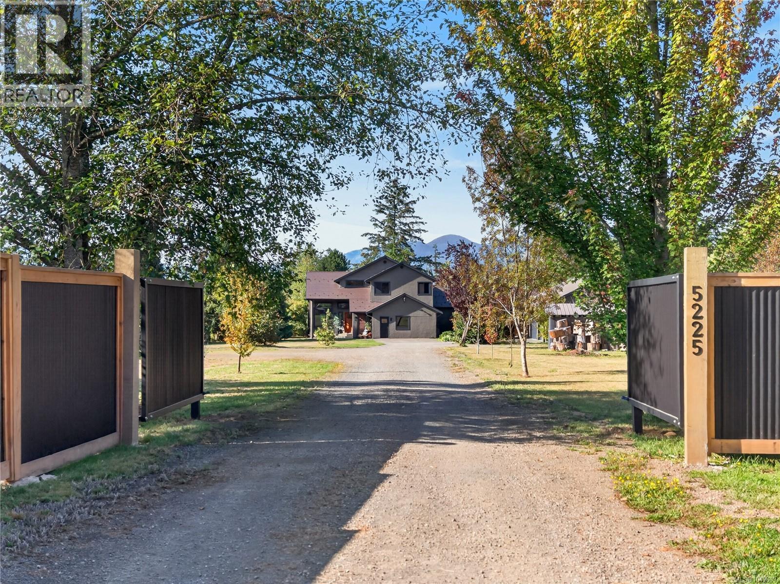 5225 Island Hwy N, Courtenay, British Columbia  V9J 1S7 - Photo 69 - 1049809
