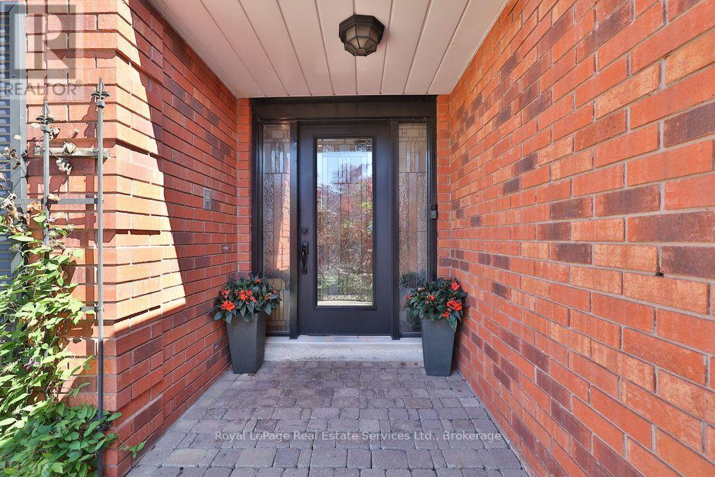 1217 Rosethorne Road, Oakville, Ontario  L6M 1H5 - Photo 5 - W13791200