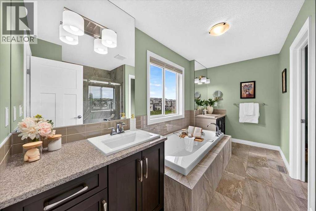 87 Baywater Rise Sw, Airdrie, Alberta  T4B 3V3 - Photo 35 - A2343629