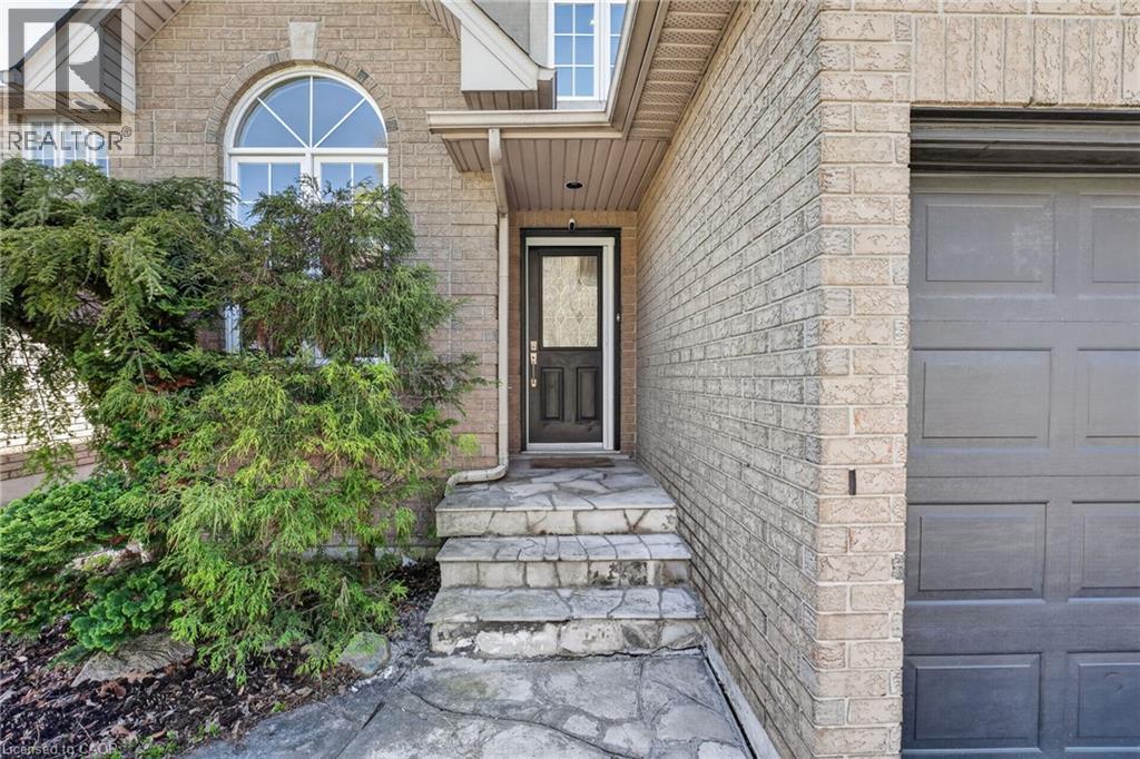 734 Brigadoon Drive, Hamilton, Ontario  L9C 7S2 - Photo 4 - 40863948
