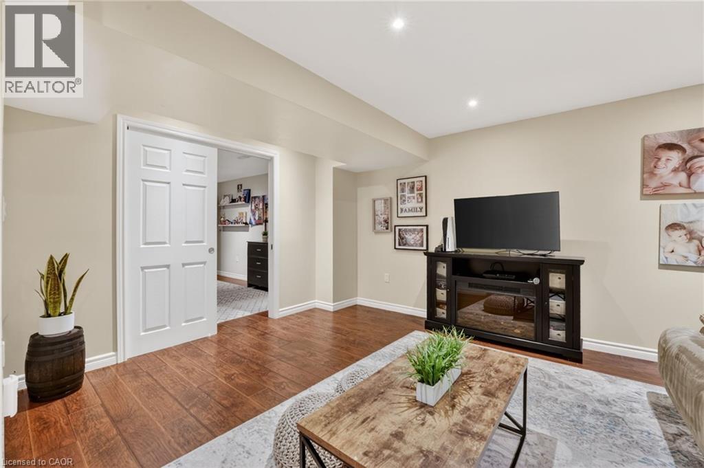 734 Brigadoon Drive, Hamilton, Ontario  L9C 7S2 - Photo 34 - 40863948