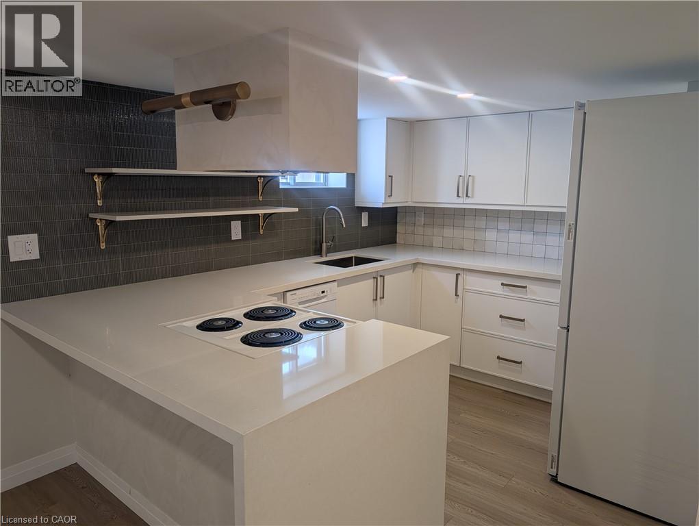 184 E Plains Road E, Burlington, Ontario  L7T 2C3 - Photo 3 - 40863559