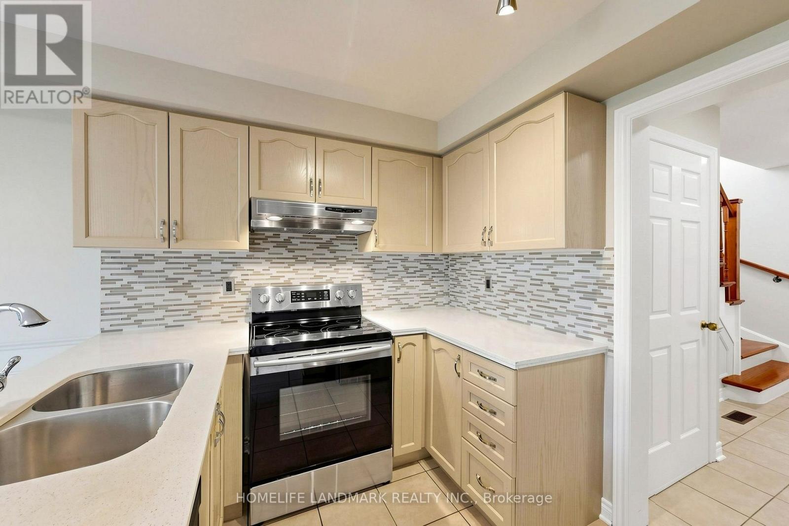 5853 Swordsman Drive, Mississauga, Ontario  L5M 6P4 - Photo 10 - W13791148
