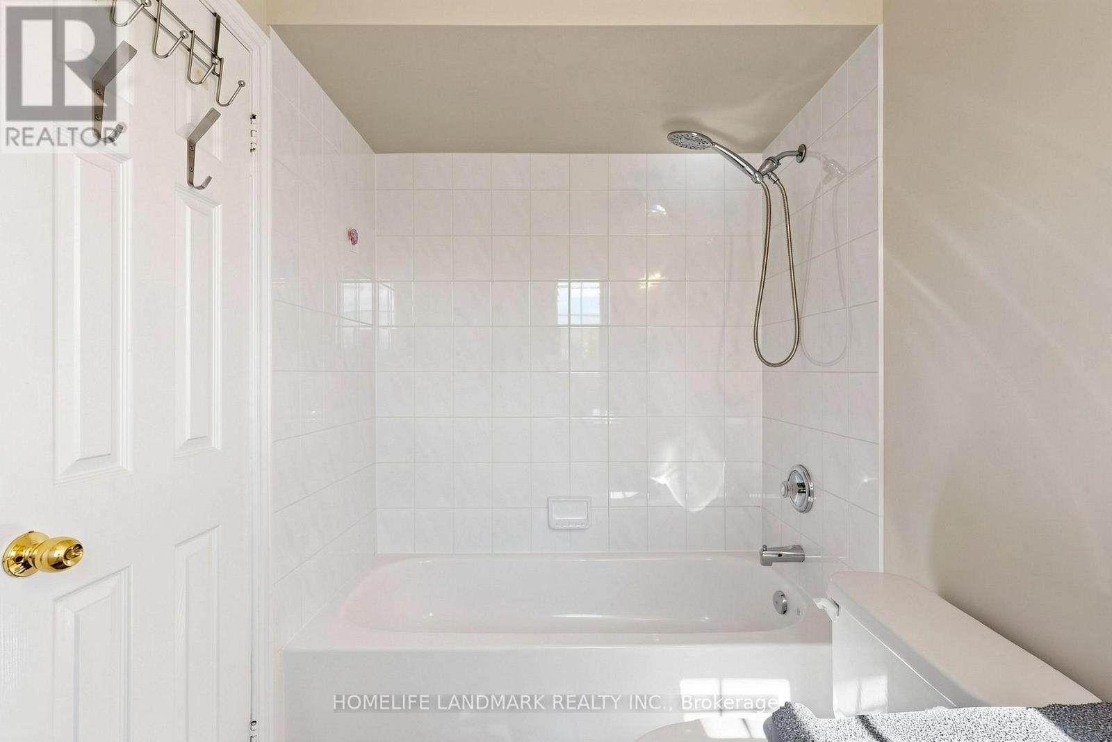 5853 Swordsman Drive, Mississauga, Ontario  L5M 6P4 - Photo 27 - W13791148