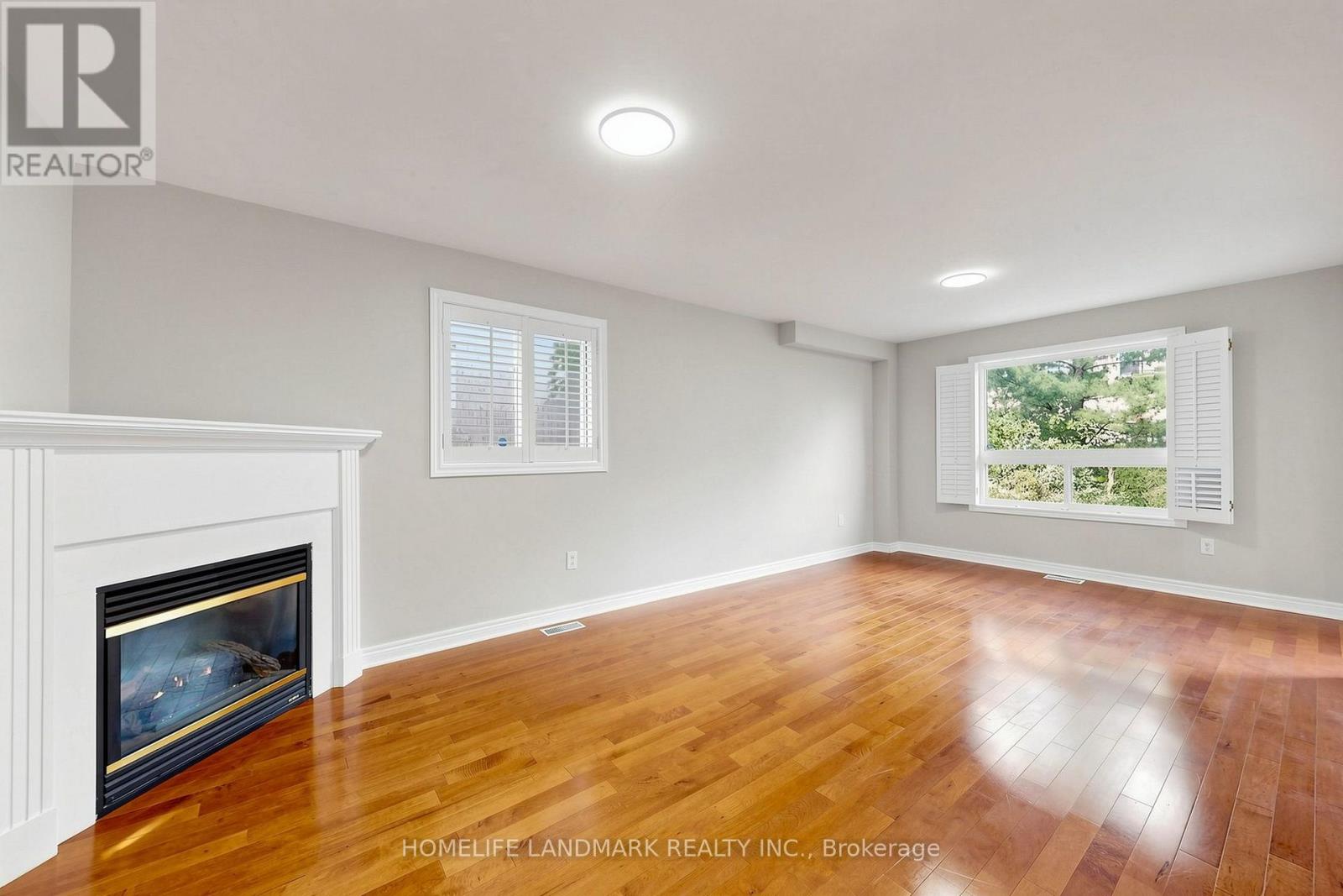 5853 Swordsman Drive, Mississauga, Ontario  L5M 6P4 - Photo 3 - W13791148