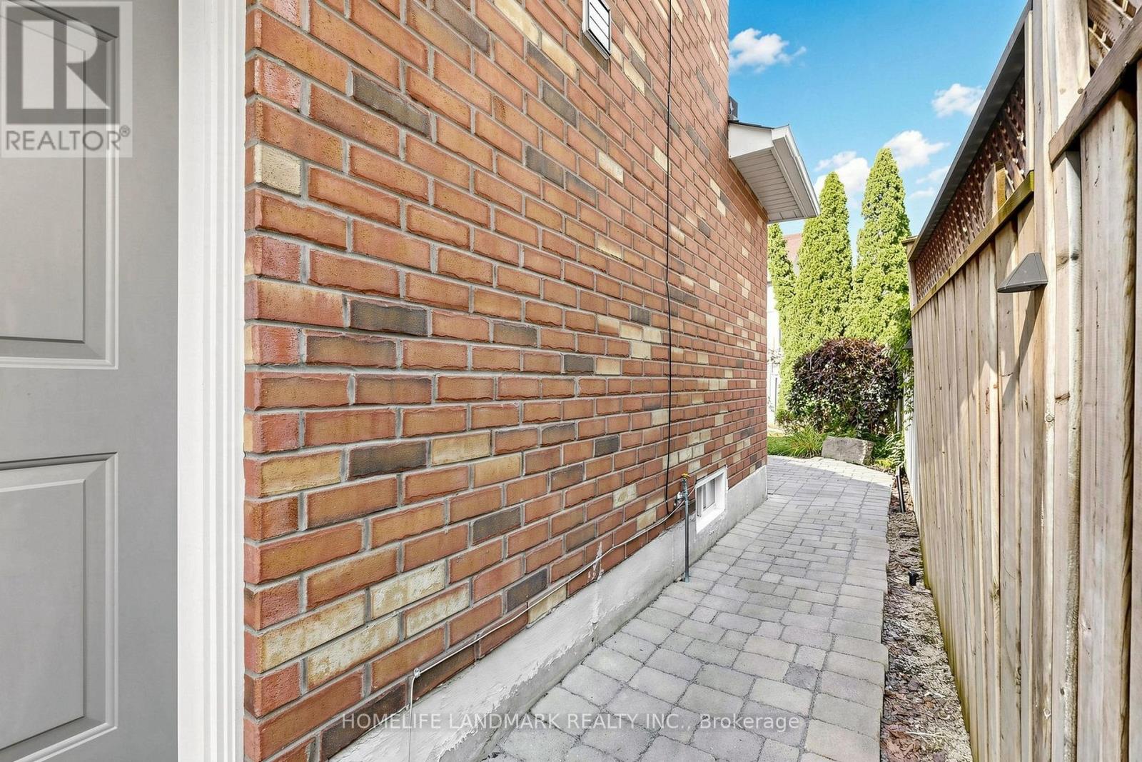 5853 Swordsman Drive, Mississauga, Ontario  L5M 6P4 - Photo 38 - W13791148