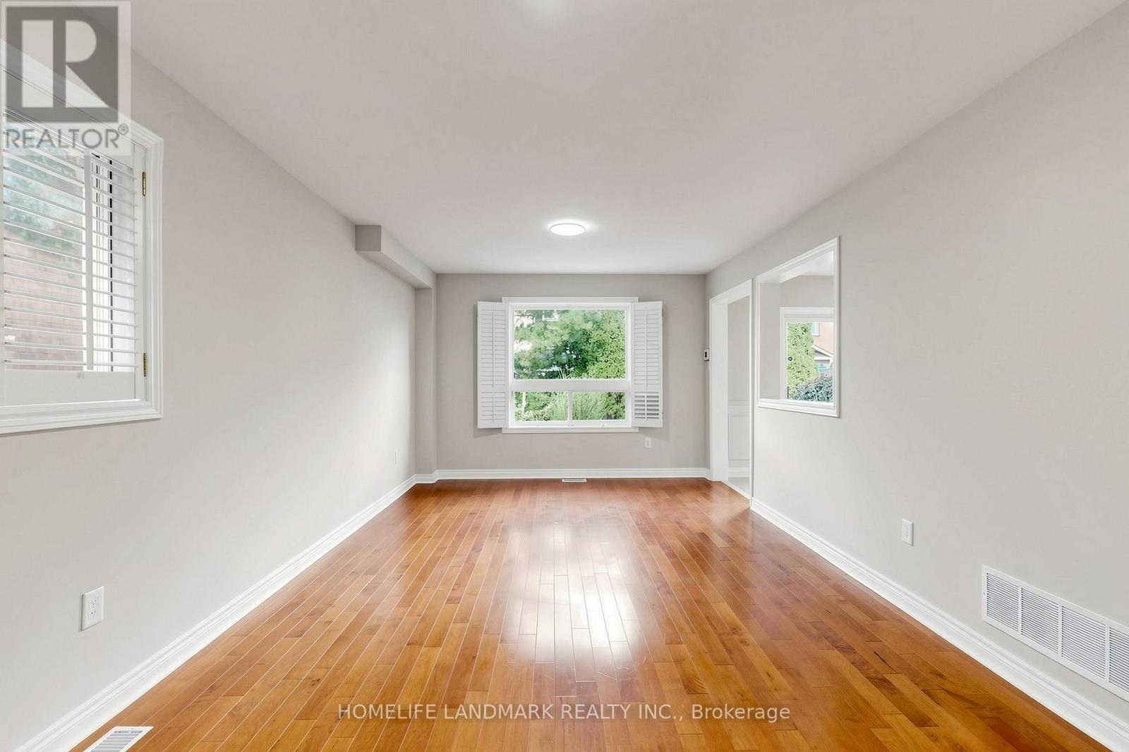 5853 Swordsman Drive, Mississauga, Ontario  L5M 6P4 - Photo 4 - W13791148
