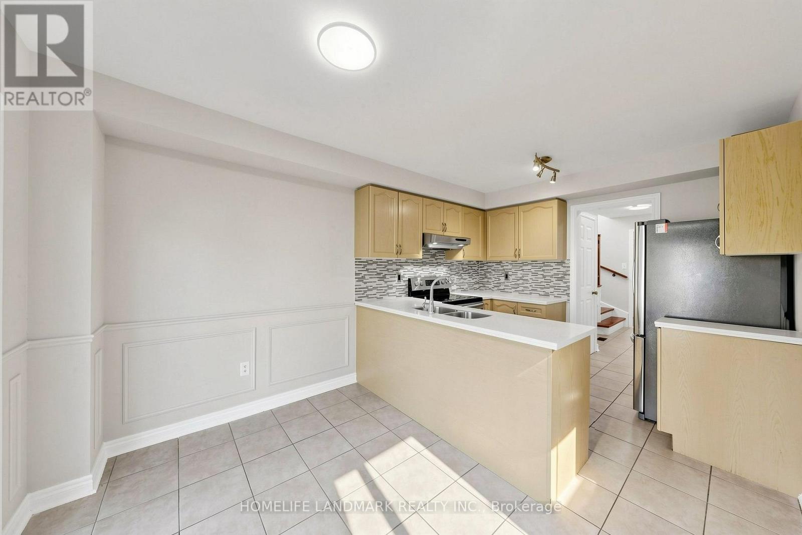 5853 Swordsman Drive, Mississauga, Ontario  L5M 6P4 - Photo 8 - W13791148