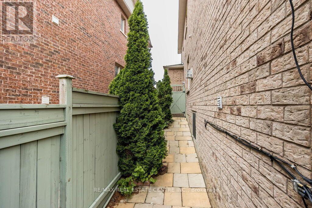 Bsmt - 20 Laurentide Crescent, Brampton, Ontario L6P 1Y4 - Photo 11 - W13791206