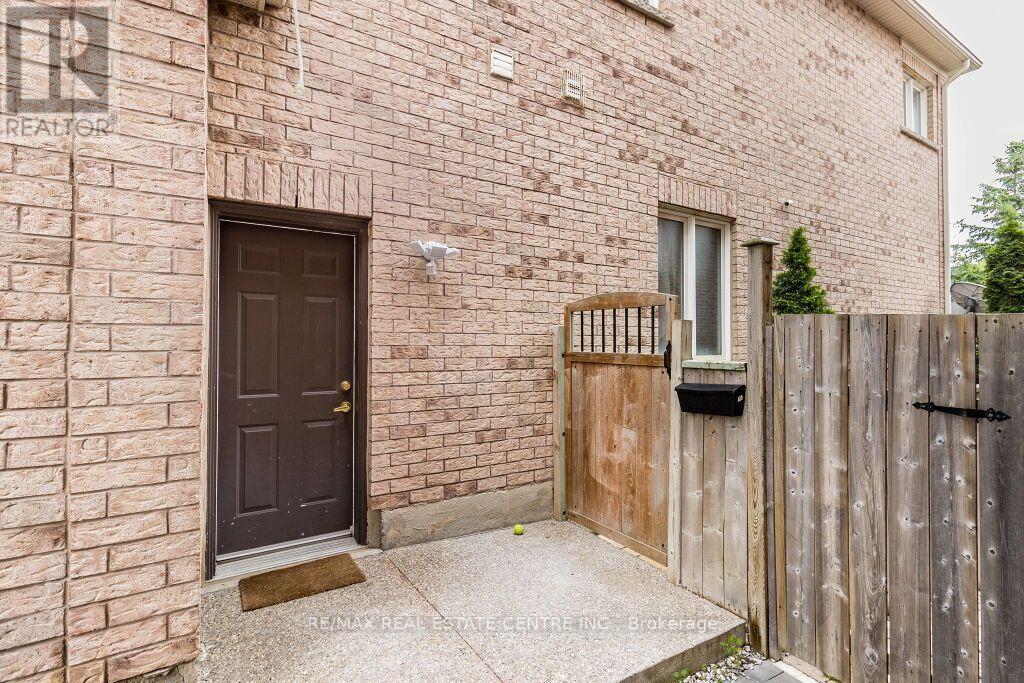 Bsmt - 20 Laurentide Crescent, Brampton, Ontario L6P 1Y4 - Photo 2 - W13791206