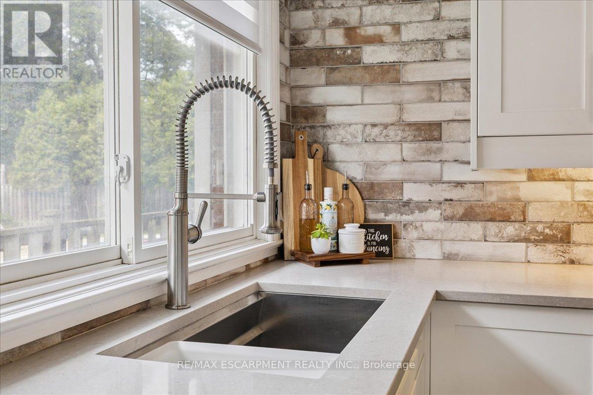 755 Parker Crescent, Burlington, Ontario L7R 3A5 - Photo 15 - W13791242