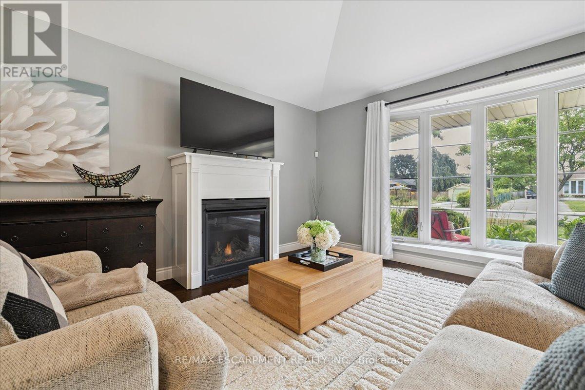 755 Parker Crescent, Burlington, Ontario L7R 3A5 - Photo 8 - W13791242