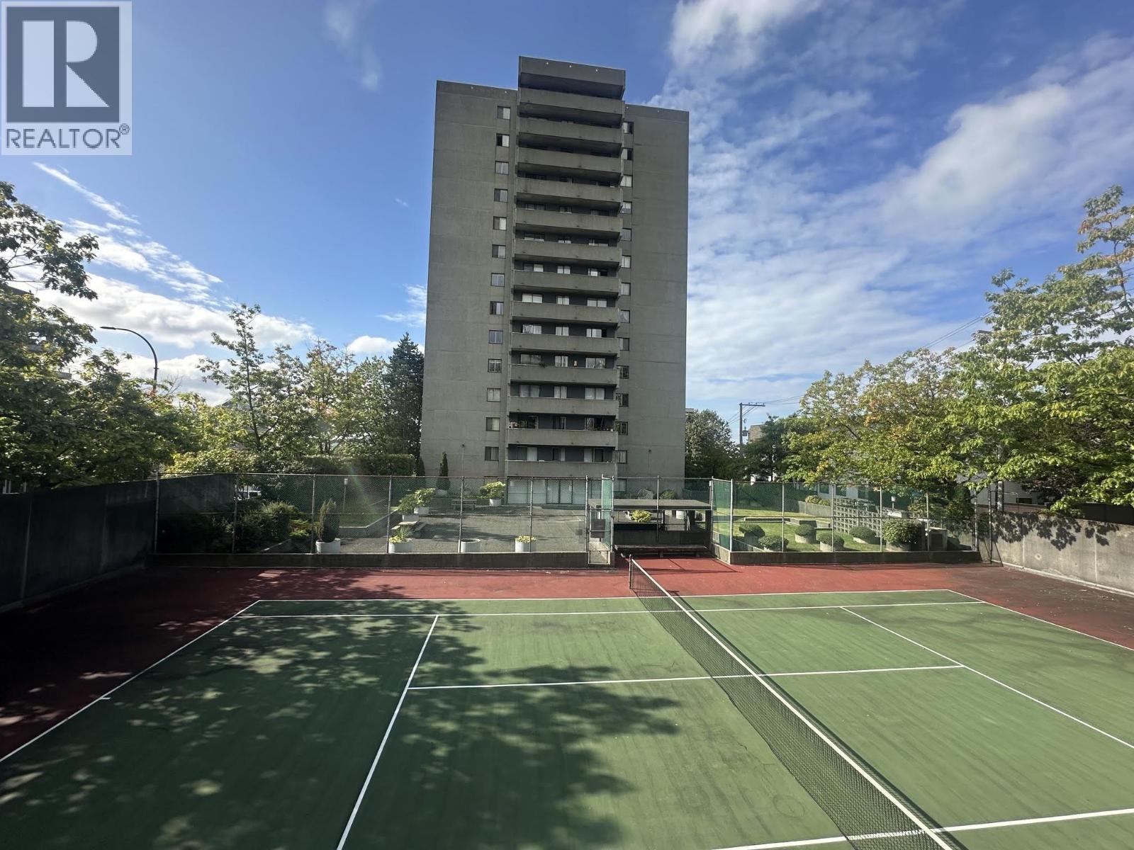406 110 W 4TH STREET, North Vancouver, British Columbia