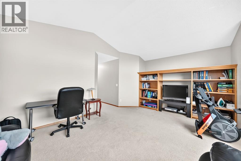 234 Somerglen Way Sw, Calgary, Alberta  T2Y 4B3 - Photo 20 - A2342650