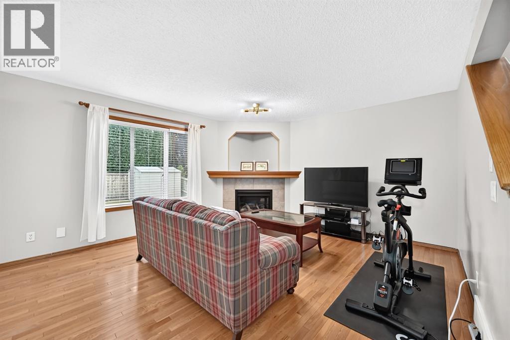 234 Somerglen Way Sw, Calgary, Alberta  T2Y 4B3 - Photo 8 - A2342650