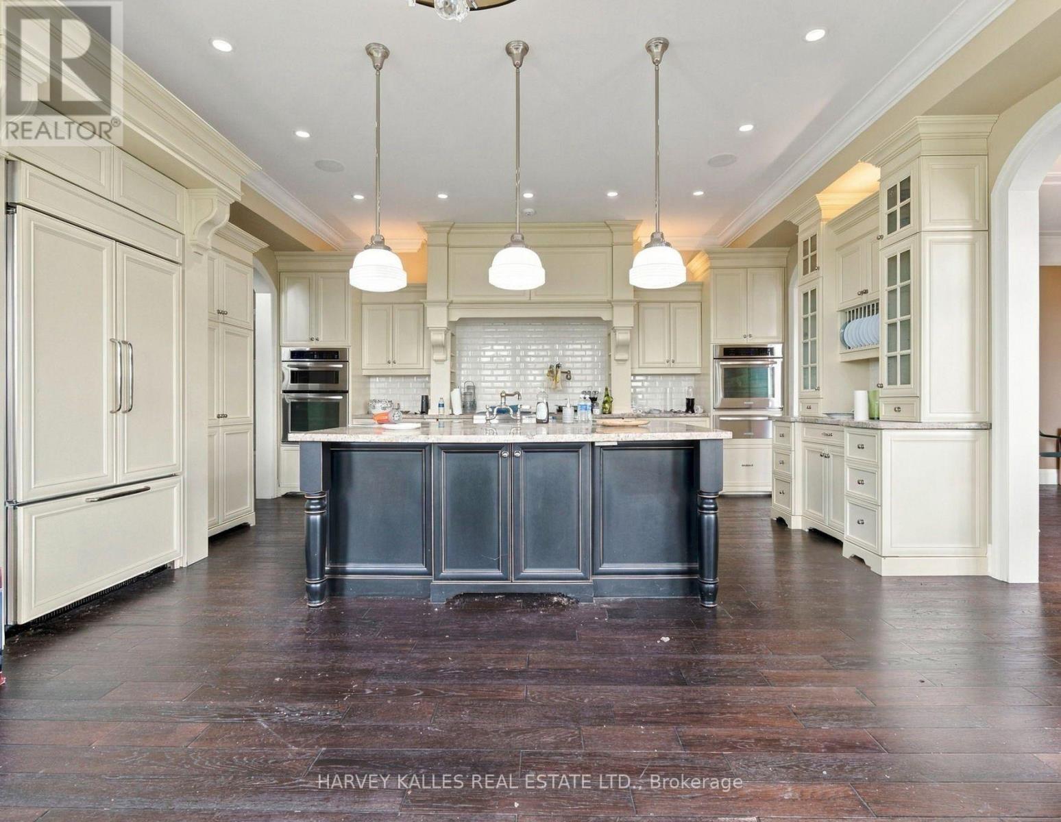 7472 ASHBURN ROAD photo 12