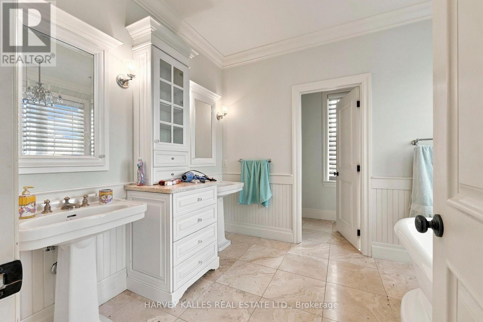 7472 ASHBURN ROAD photo 18