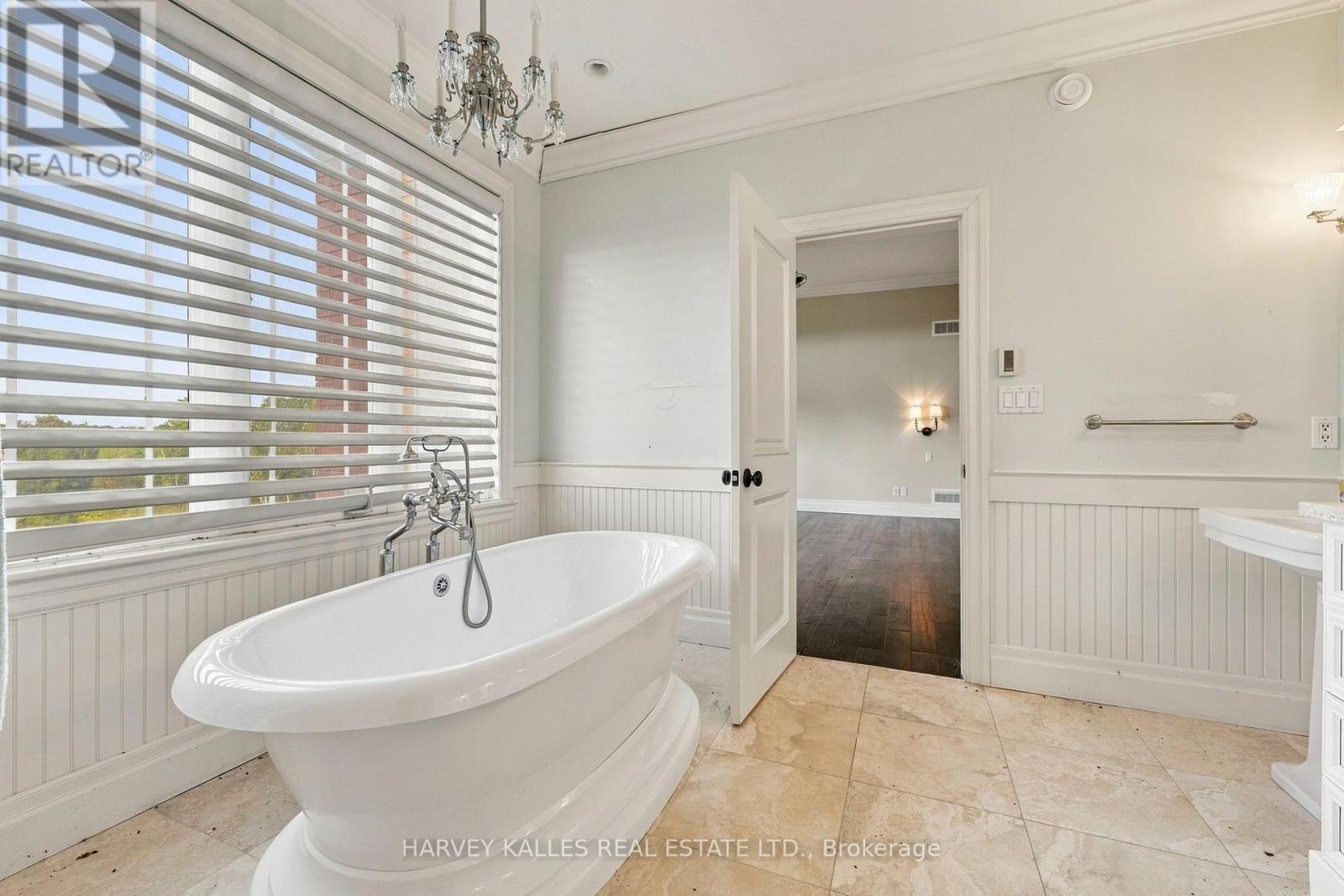 7472 ASHBURN ROAD photo 19