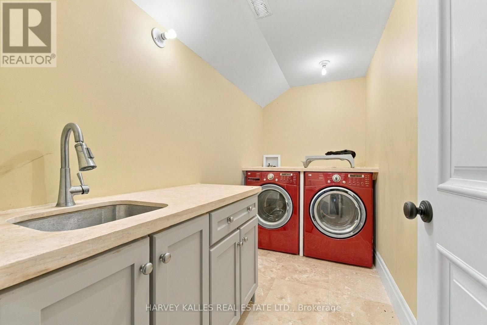 7472 ASHBURN ROAD photo 32