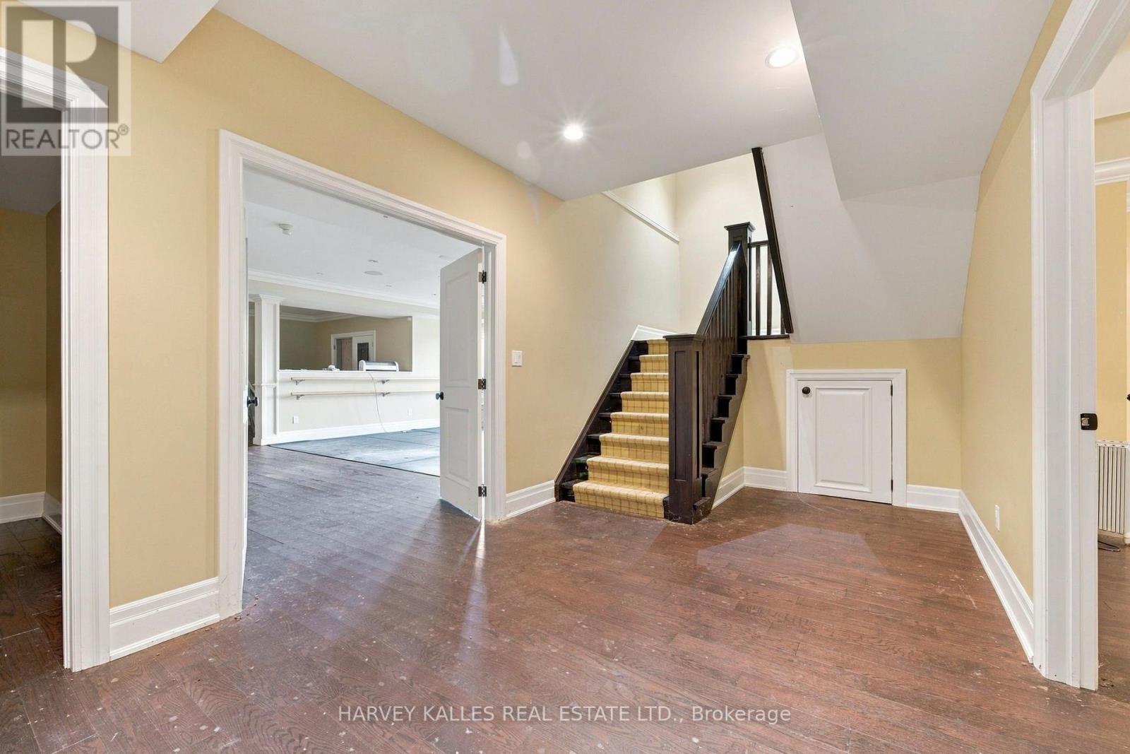 7472 ASHBURN ROAD photo 31