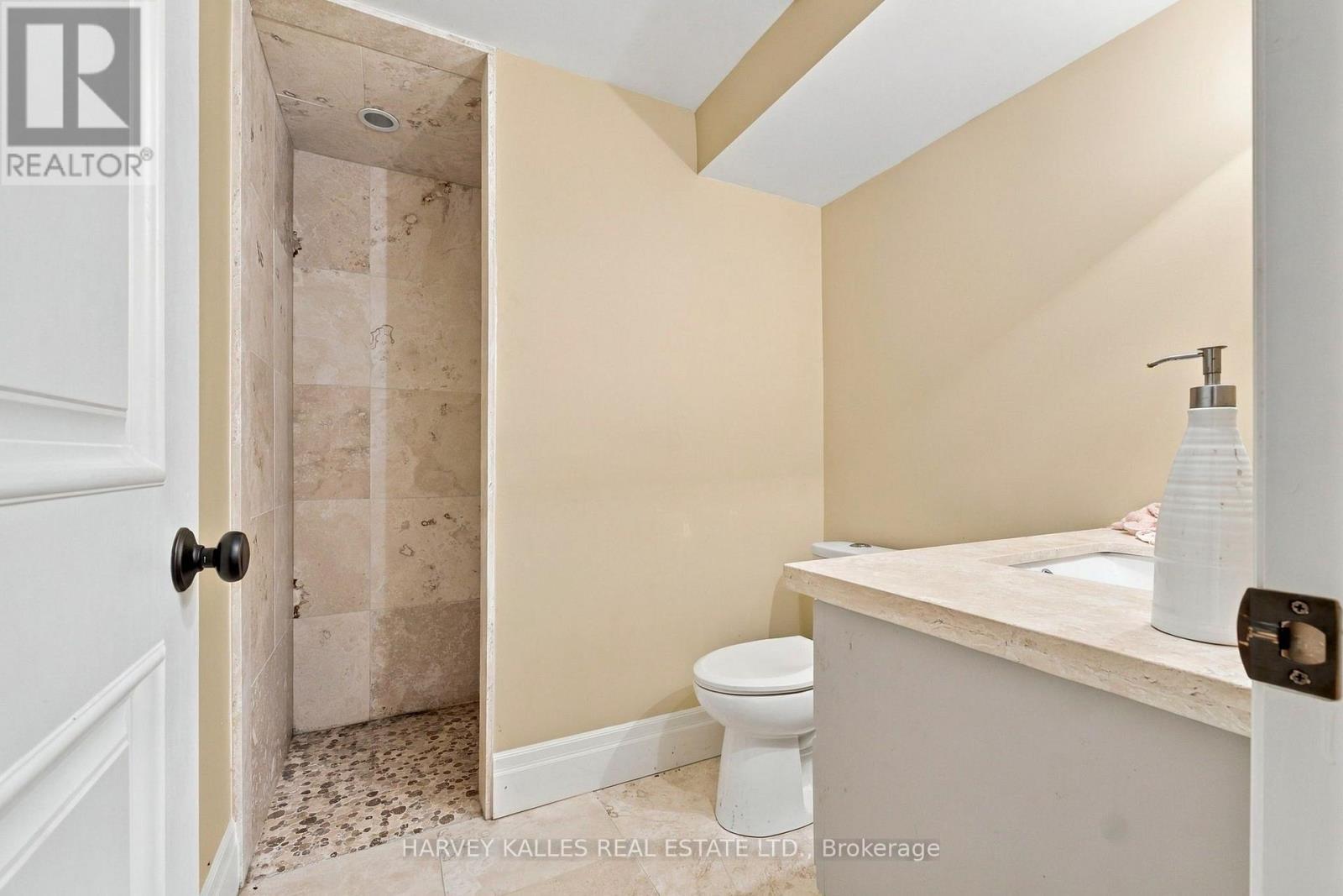 7472 ASHBURN ROAD photo 33