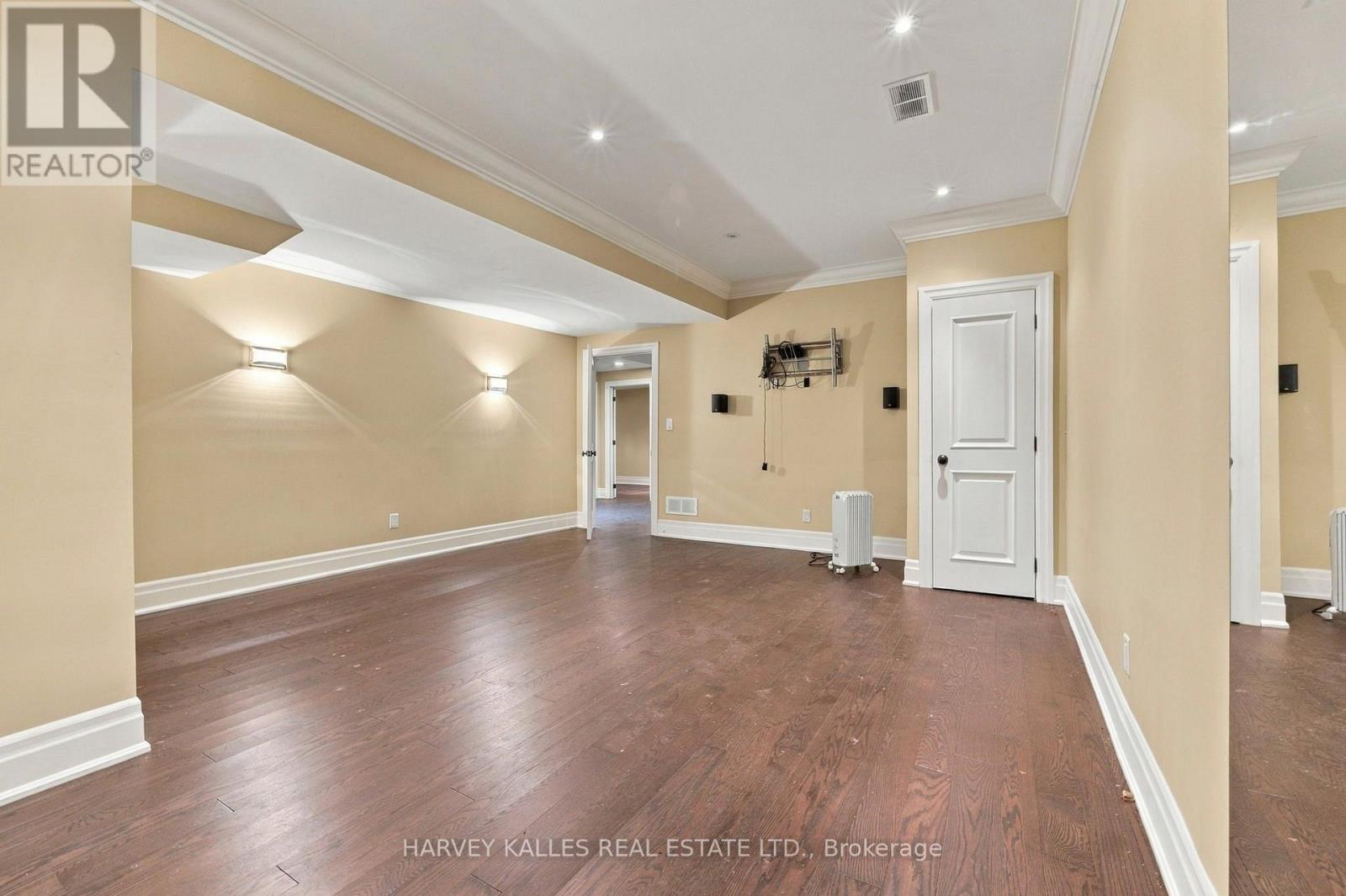 7472 ASHBURN ROAD photo 34