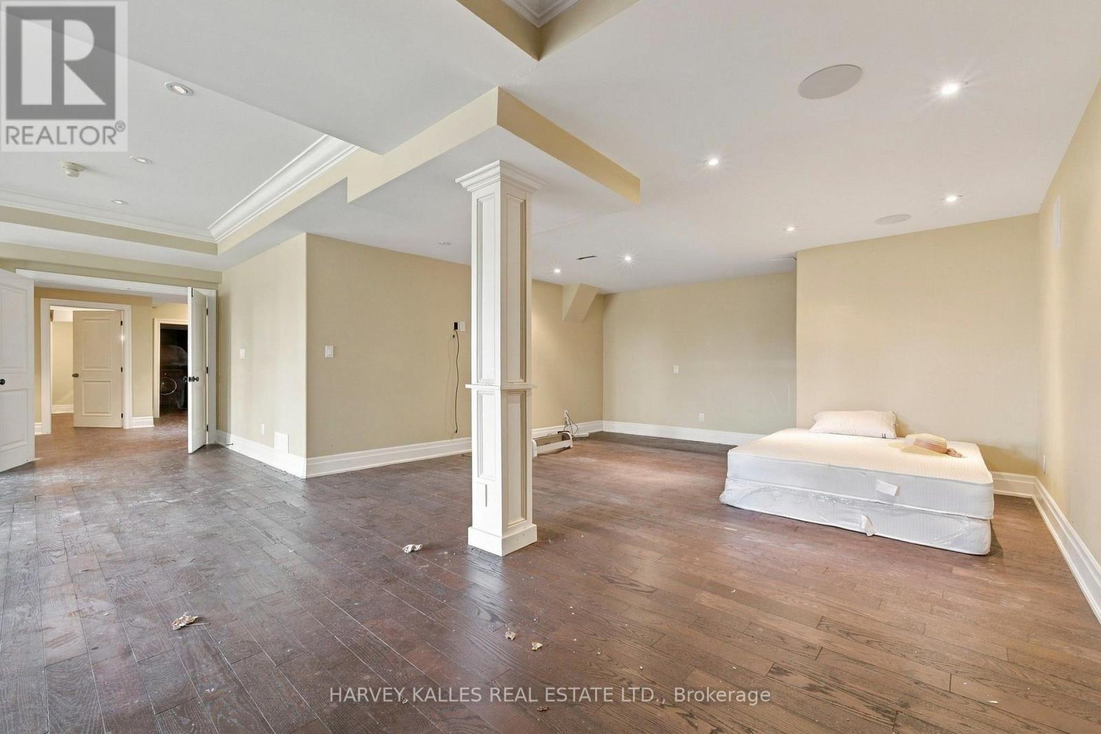 7472 ASHBURN ROAD photo 35
