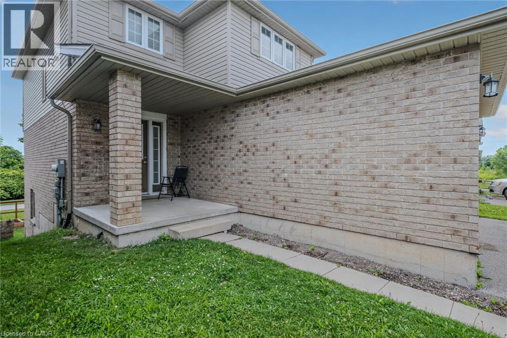 571 Champlain Avenue, Woodstock, Ontario  N4V 0A6 - Photo 2 - 40863818