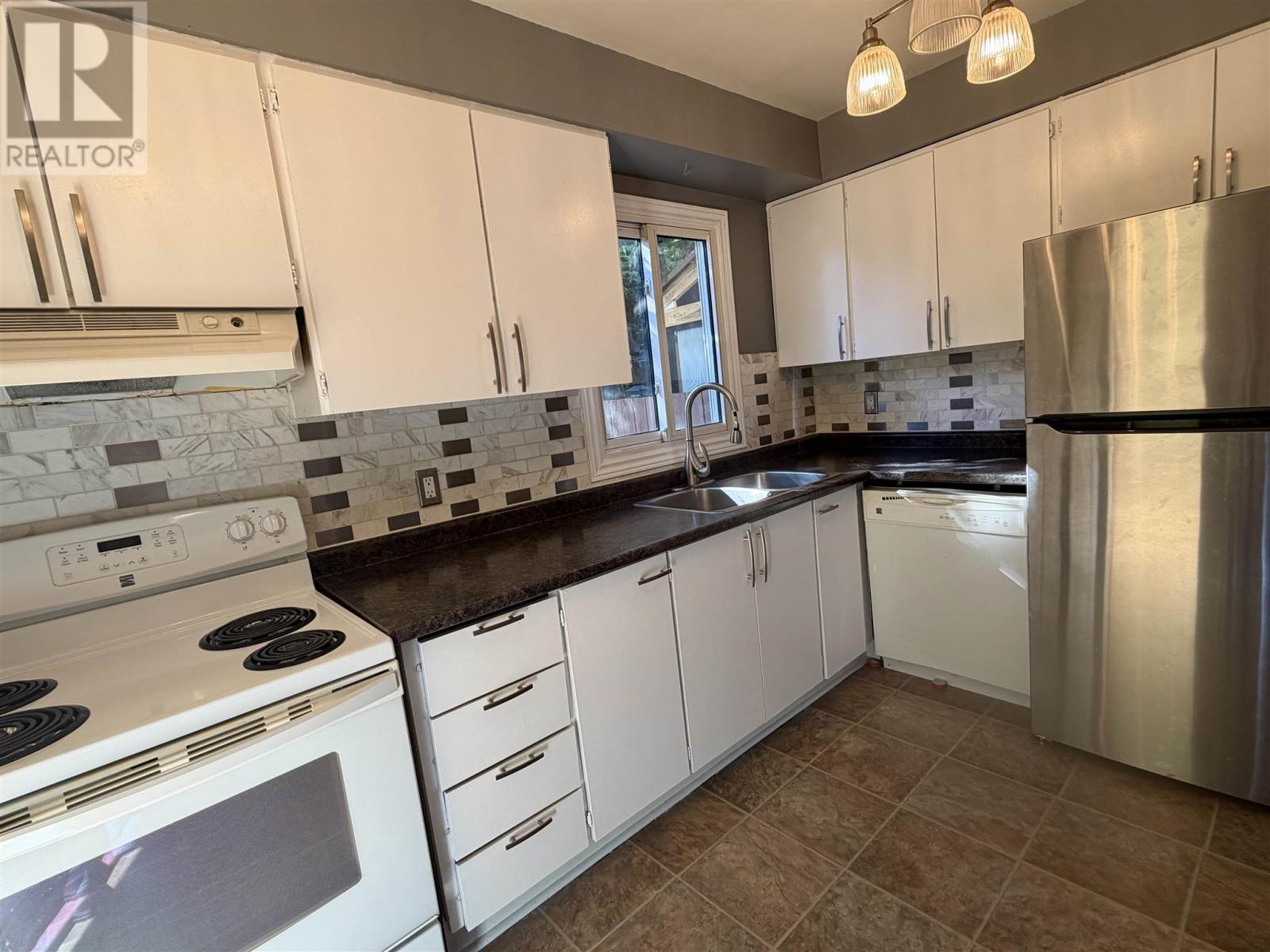 8 Feltz Rd, Elliot Lake, Ontario  P5A 3P9 - Photo 5 - SM262553
