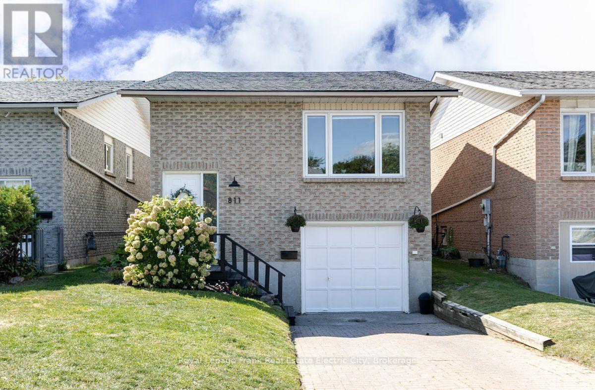 811 MOUNTAIN ASH ROAD, Peterborough, Ontario