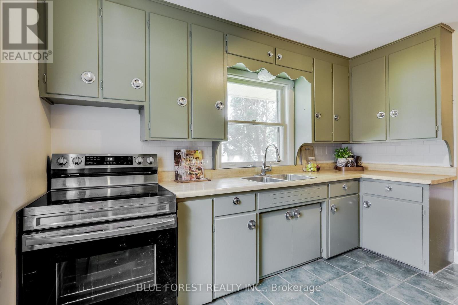 75 Pine Street E, Aylmer, Ontario  N5H 1N4 - Photo 3 - X13791614