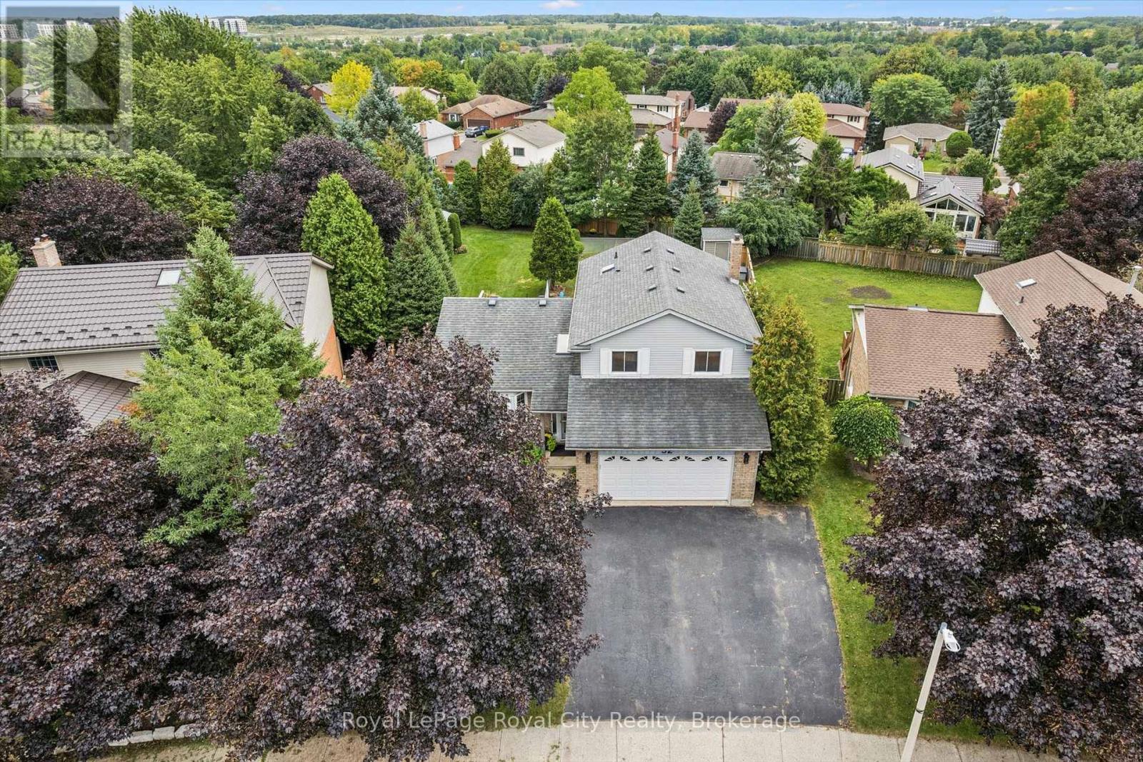 32 Thornhill Drive, Guelph, Ontario  N1H 8B6 - Photo 2 - X13791370