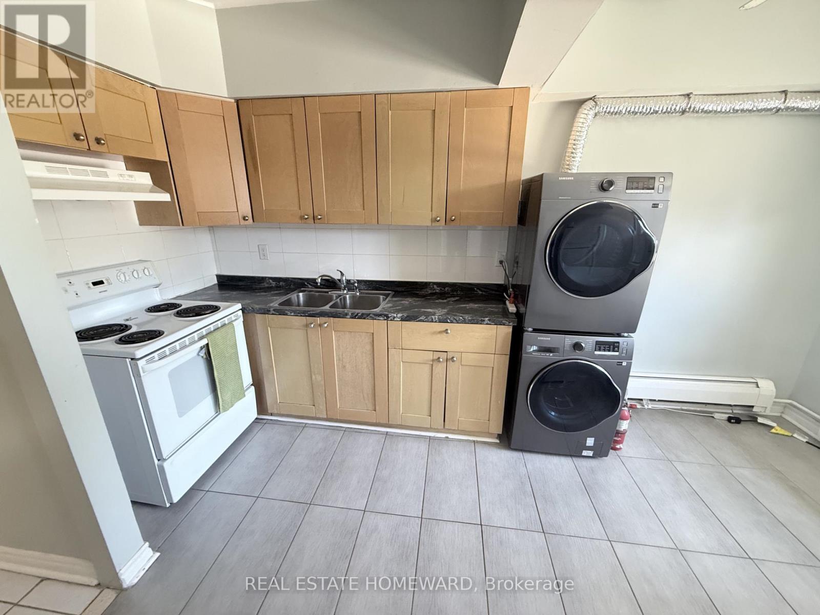 Apt 2 - 611 Danforth Avenue, Toronto, Ontario  M4K 1R2 - Photo 2 - E13791406