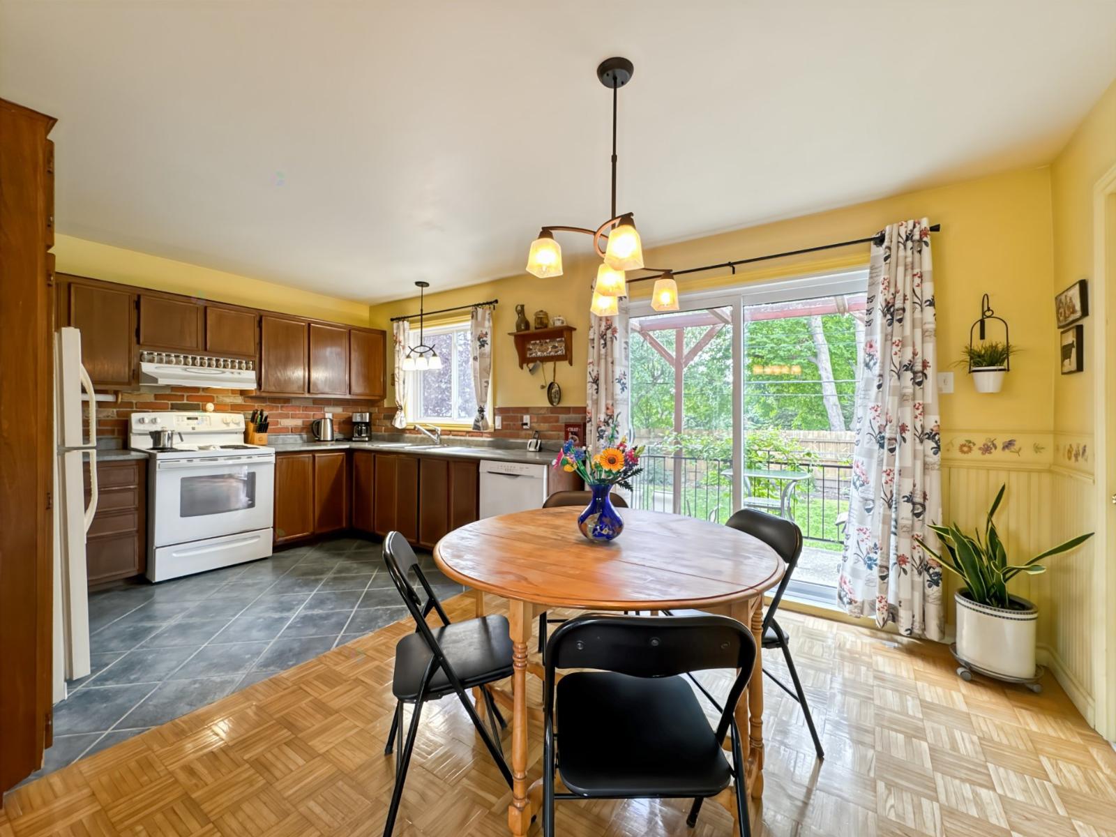 1305 Rue Beauharnois Longueuil (Le Vieux-Longueuil) Quebec Canada J4M1S4 3