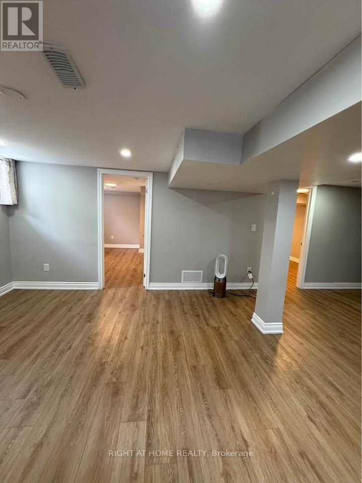 2468 Hensall Street, Mississauga, Ontario  L5A 2T2 - Photo 11 - W13791326