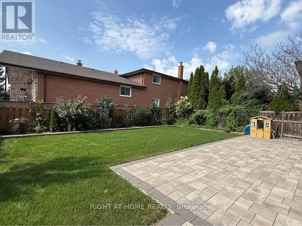 2468 Hensall Street, Mississauga, Ontario  L5A 2T2 - Photo 3 - W13791326
