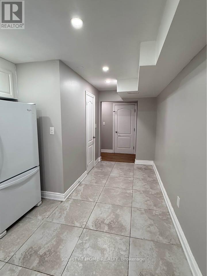 2468 Hensall Street, Mississauga, Ontario  L5A 2T2 - Photo 6 - W13791326