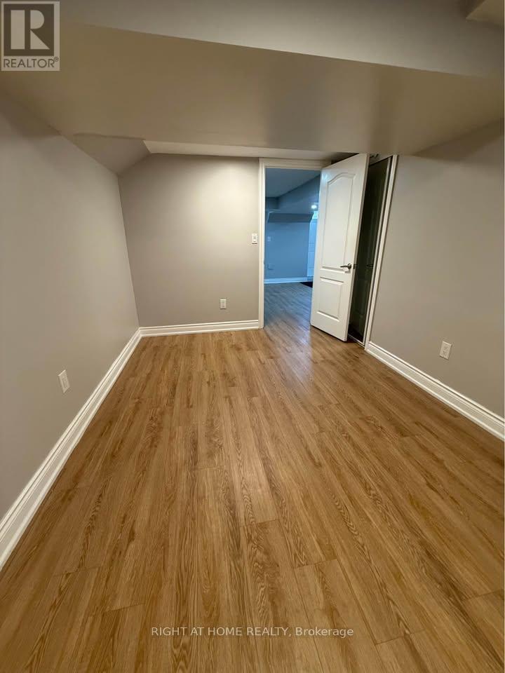 2468 Hensall Street, Mississauga, Ontario  L5A 2T2 - Photo 7 - W13791326