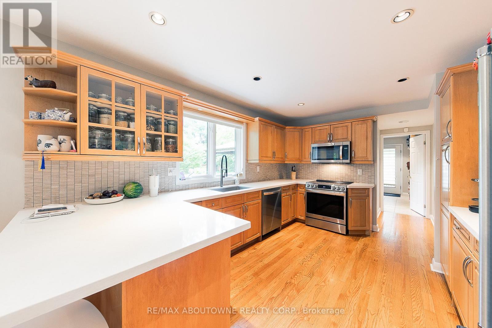 1290 Braeside Drive, Oakville, Ontario  L6J 2A4 - Photo 12 - W13791354