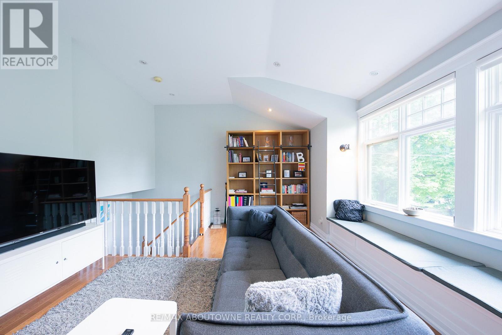 1290 Braeside Drive, Oakville, Ontario  L6J 2A4 - Photo 18 - W13791354